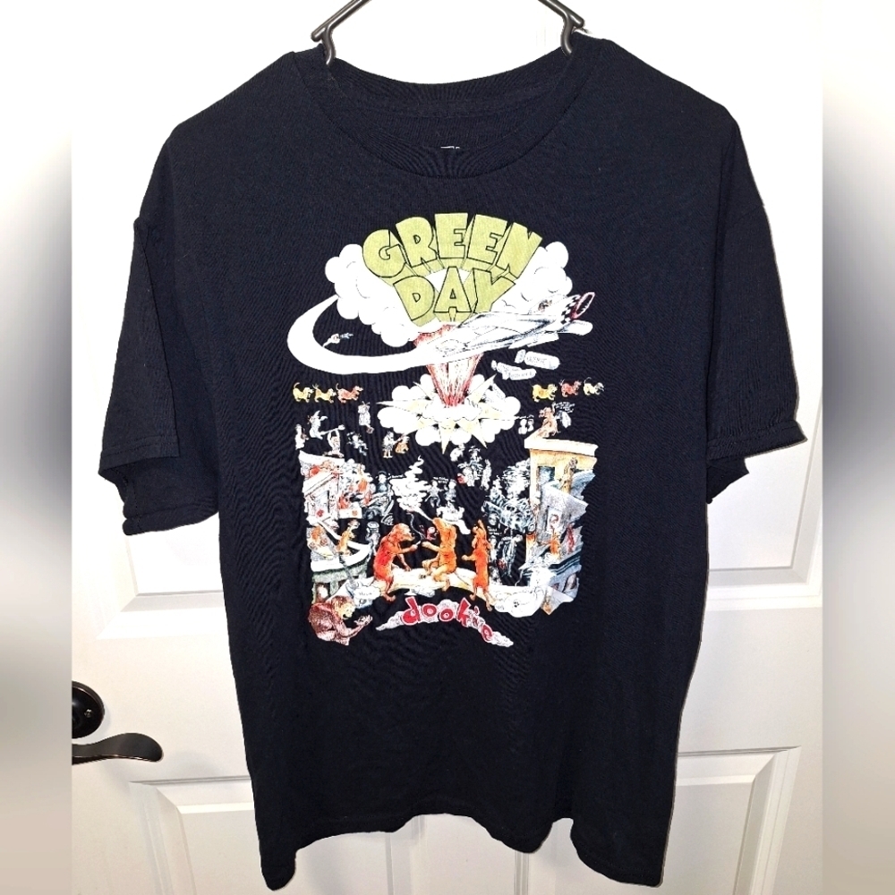 A Green Day Dookie men's large short sleeve 100% Cotton t-shirt. EUC.